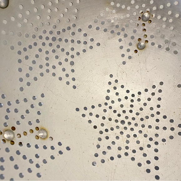 Mirro Aluminum Colander with Star Design - Picture 4 of 9